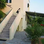 Ellio Apartment *