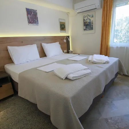 Ellio Apartment