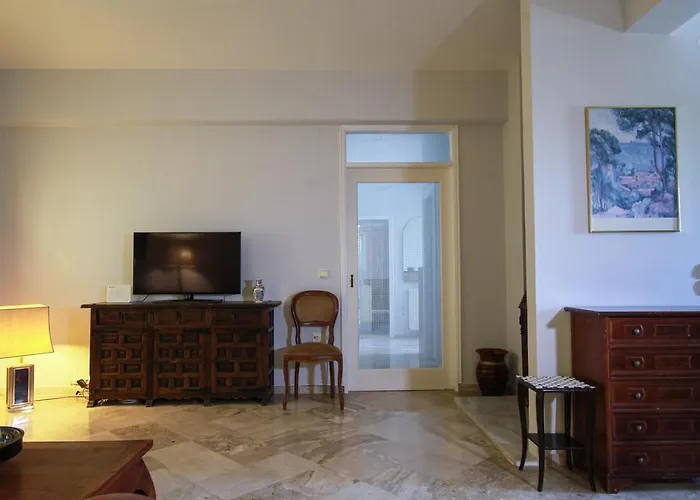 Ellio Apartment